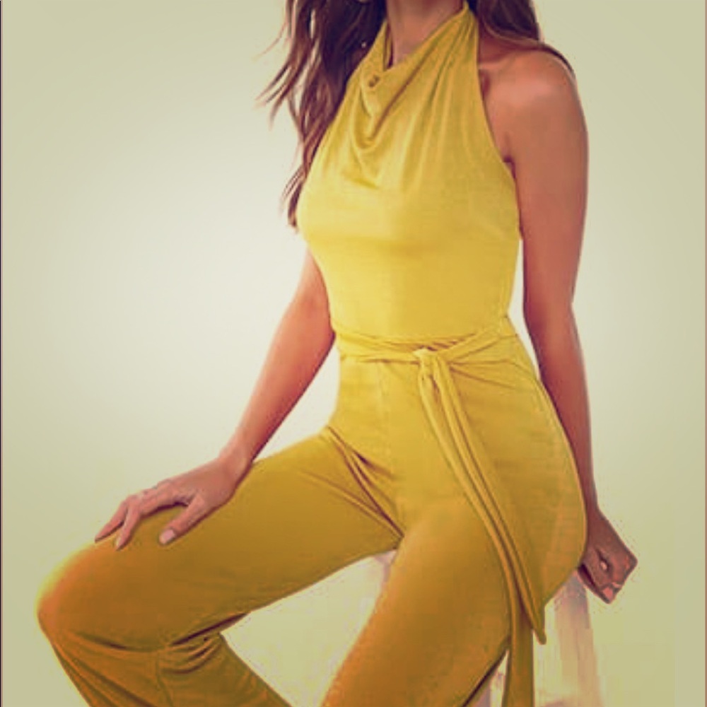 Misguided halter tie front jumpsuit 💛